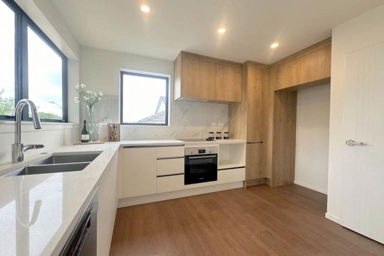 Photo of property in 6 Landsdale Place, Massey, Auckland, 0614