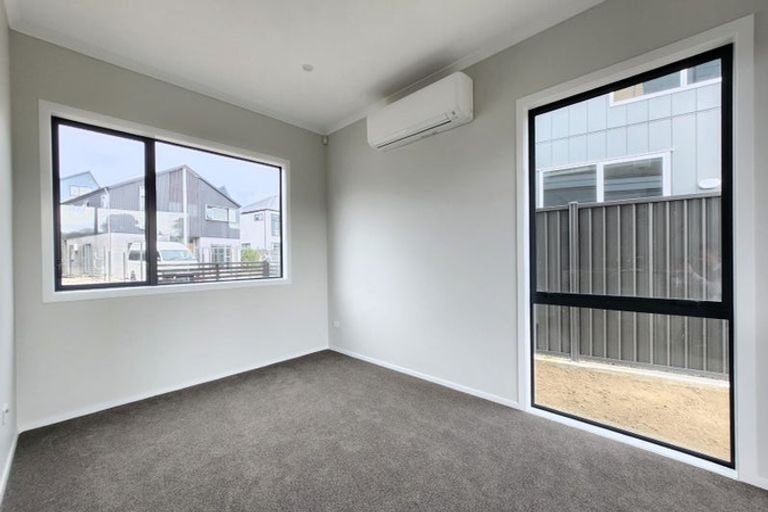Photo of property in 12 Koreke Close, Kenepuru, Porirua, 5022