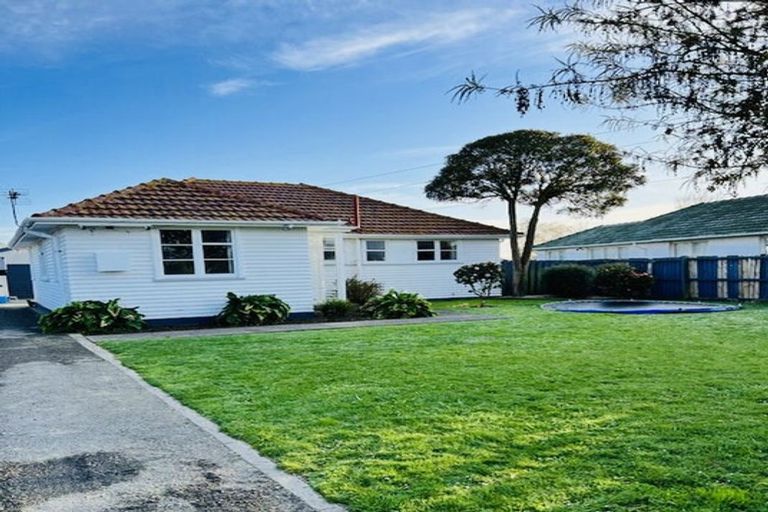 Photo of property in 30 Ealing Street, Redwood, Christchurch, 8051