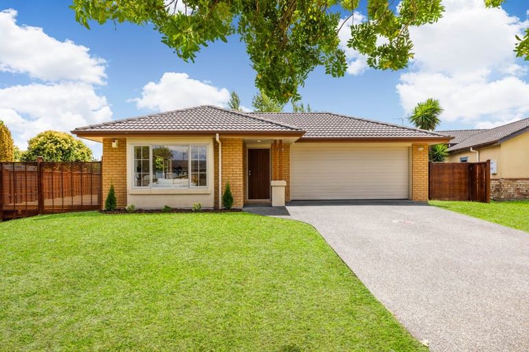 Photo of property in 98 Riverton Drive, Randwick Park, Auckland, 2105