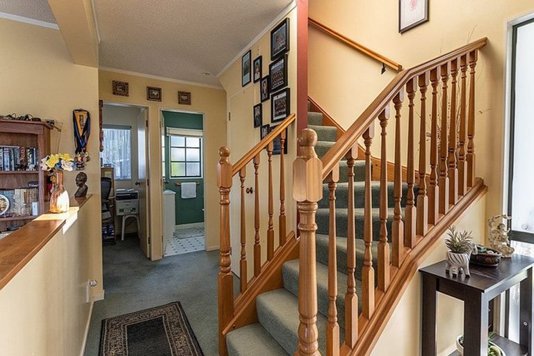 Photo of property in 7 Chastudon Place, Tawa, Wellington, 5028