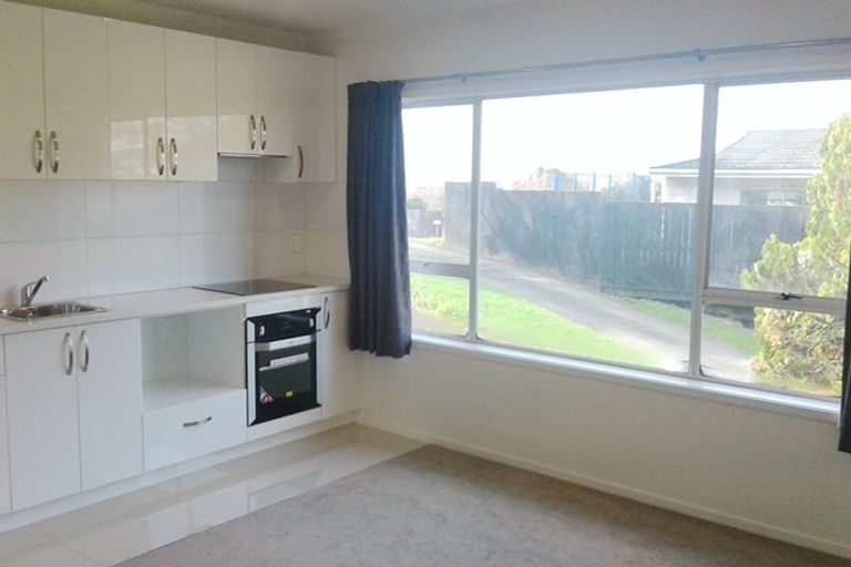 Photo of property in 2/14 Heron Place, Pakuranga Heights, Auckland, 2010