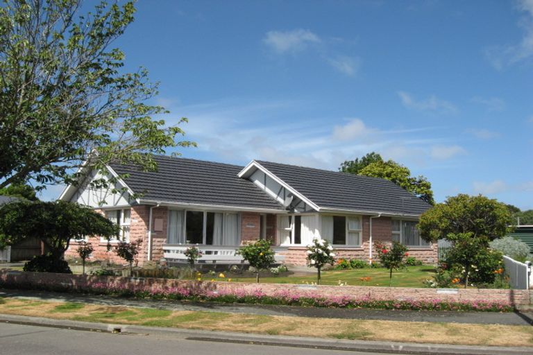 Photo of property in 11 Ostend Place, Avonhead, Christchurch, 8042