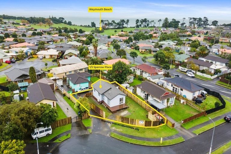 Photo of property in 1/3 Sparrow Place, Weymouth, Auckland, 2103