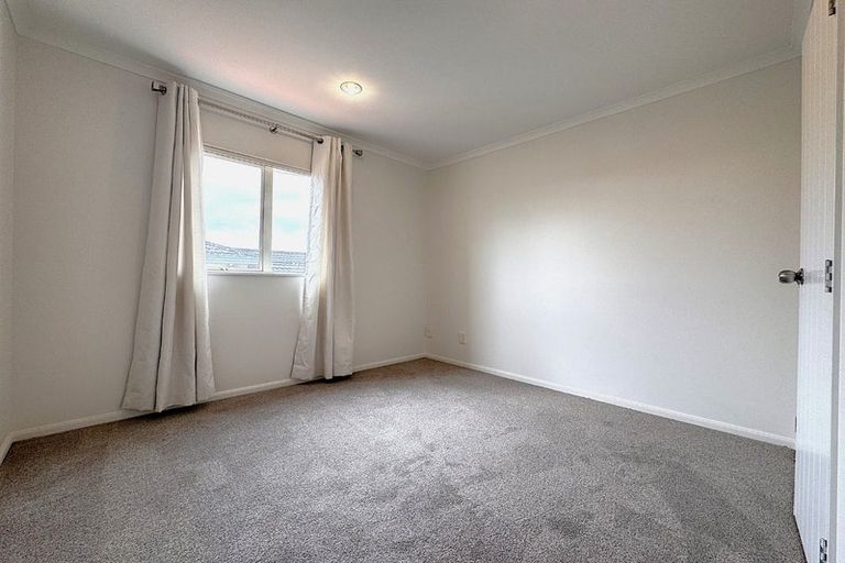 Photo of property in 50 Corricvale Way, Northcross, Auckland, 0630