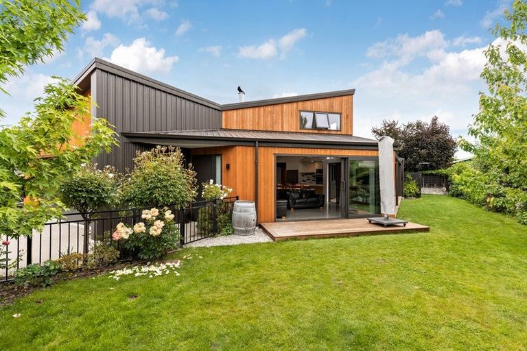 Photo of property in 20 Adamson Drive, Arrowtown, 9302