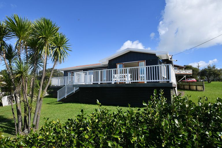 Photo of property in 4 Penguin Street, Leigh, 0985