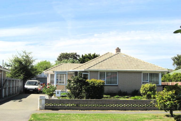 Photo of property in 8 Walcot Street, Bromley, Christchurch, 8062