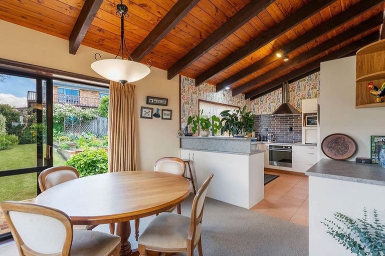 Photo of property in 5 Marina View Drive, West Harbour, Auckland, 0618