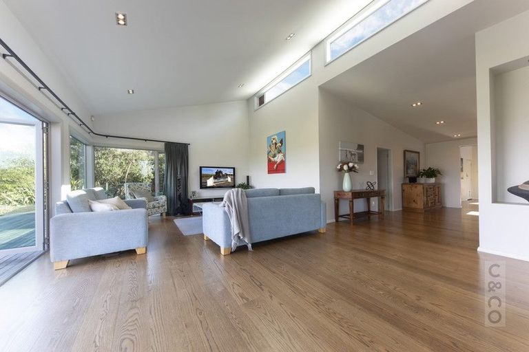 Photo of property in 175 Hanham Road, Kumeu, 0891