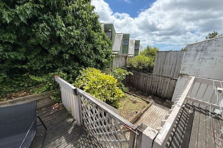 Photo of property in 5/495 Glenfield Road, Glenfield, Auckland, 0629