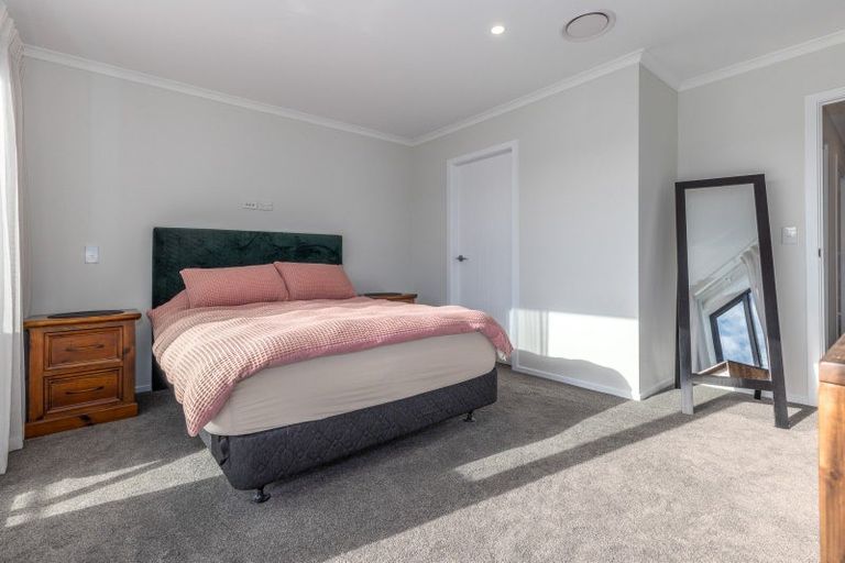 Photo of property in 3a Koreke Close, Kenepuru, 5022