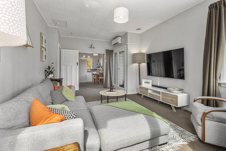 Photo of property in 11 Creswick Terrace, Northland, Wellington, 6012