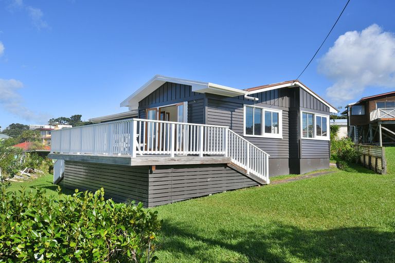 Photo of property in 4 Penguin Street, Leigh, 0985