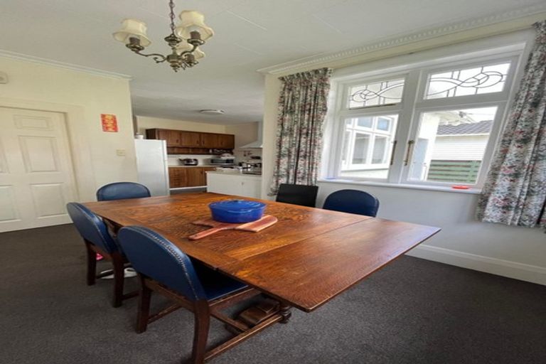 Photo of property in 14 Saint Albans Grove, Woburn, Lower Hutt, 5010