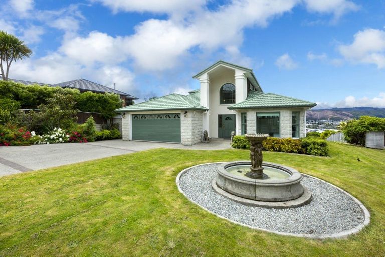 Photo of property in 51 Riverstone Drive, Riverstone Terraces, Upper Hutt, 5018