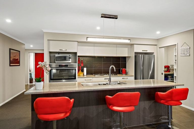 Photo of property in 15 Kohia Way, Huapai, Kumeu, 0810