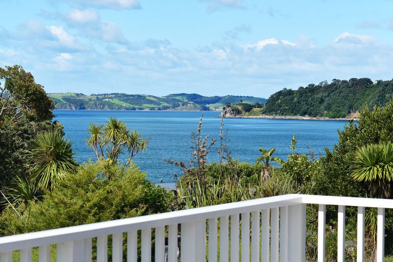 Photo of property in 4 Penguin Street, Leigh, 0985