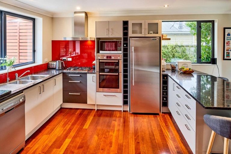 Photo of property in 15 Tirowhanga Road, Paremata, Porirua, 5024