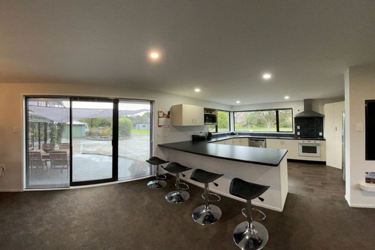Photo of property in 729 Makerua Road, Tokomaru, Palmerston North, 4474