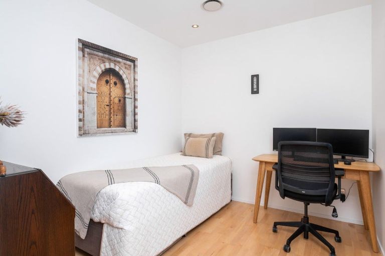 Photo of property in 305/7 Humber Street, Pandora, Napier, 4110