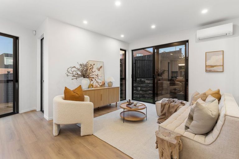 Photo of property in 14 Altair Place, Windsor Park, Auckland, 0632