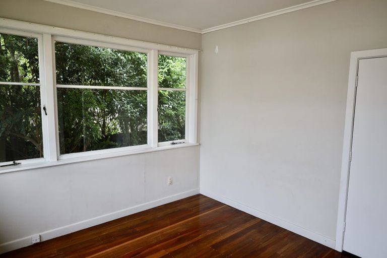 Photo of property in 80 Seymour Road, Sunnyvale, Auckland, 0612