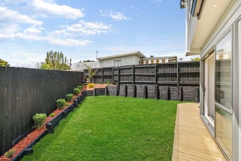 Photo of property in 24a Styca Place, Sunnyvale, Auckland, 0612