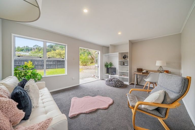Photo of property in 12 Forest Road, Pinehaven, Upper Hutt, 5019