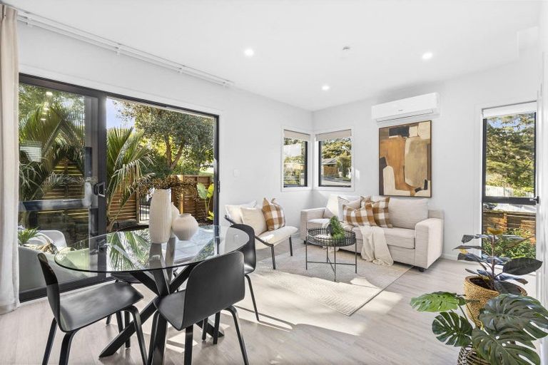 Photo of property in 2a Mcquoid Place, Glenfield, Auckland, 0629