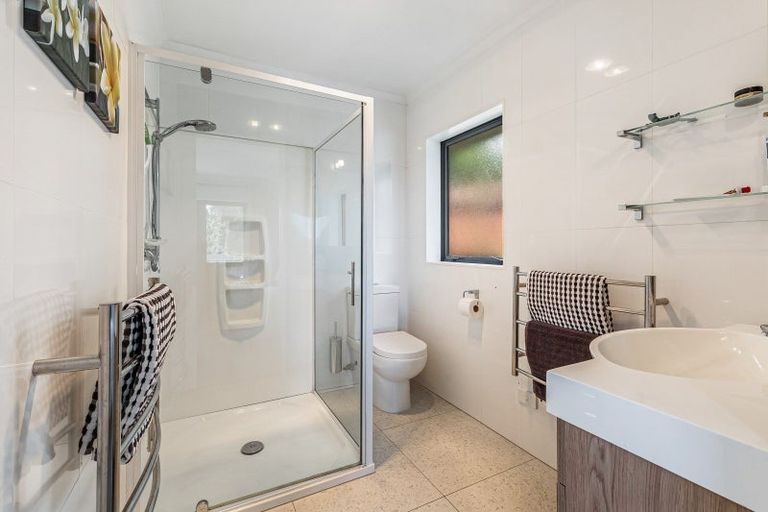 Photo of property in 10 Anchorite Way, Red Beach, 0932