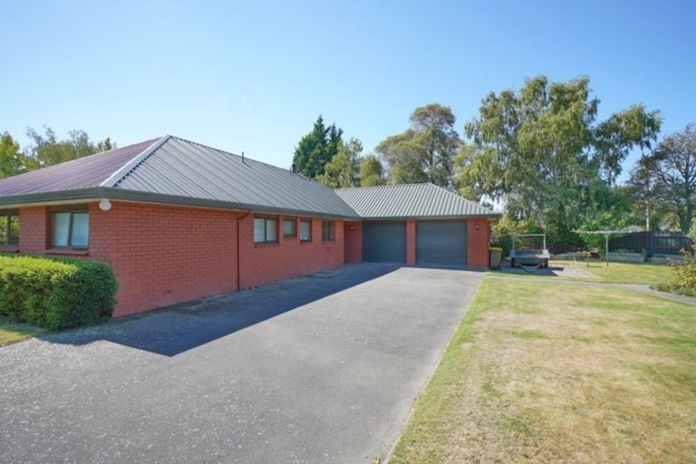 Photo of property in 2 Woodfield Place, Woodend, 7610