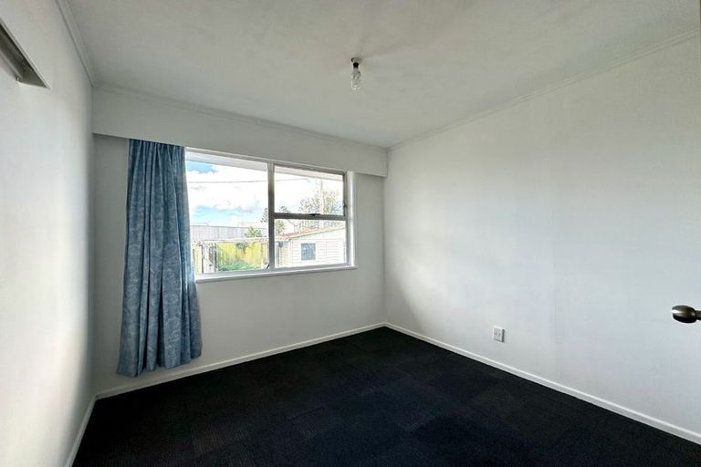 Photo of property in 6 Finlow Drive, Te Atatu South, Auckland, 0610