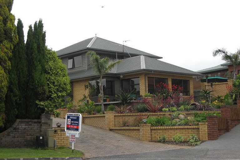 Photo of property in 6 Della Place, Conifer Grove, Takanini, 2112