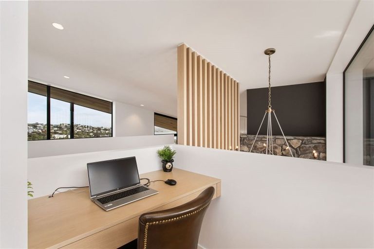 Photo of property in 3 Inverness Lane, Redcliffs, Christchurch, 8081