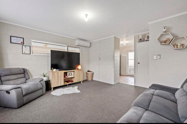 Photo of property in 1/9 Plumley Crescent, Mangere, Auckland, 2022