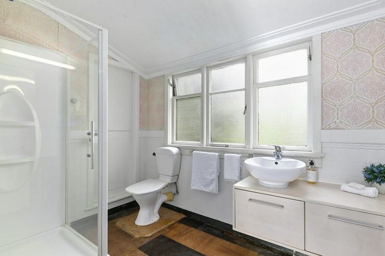 Photo of property in 32 Shandon Road, Vauxhall, Dunedin, 9013