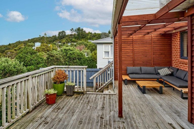 Photo of property in 15 Tirowhanga Road, Paremata, Porirua, 5024
