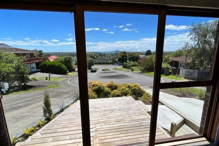 Photo of property in 9 Tromie Place, Highland Park, Auckland, 2010
