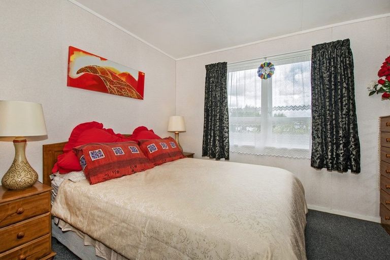 Photo of property in 32 Memorial Drive, Parahaki, Whangarei, 0112