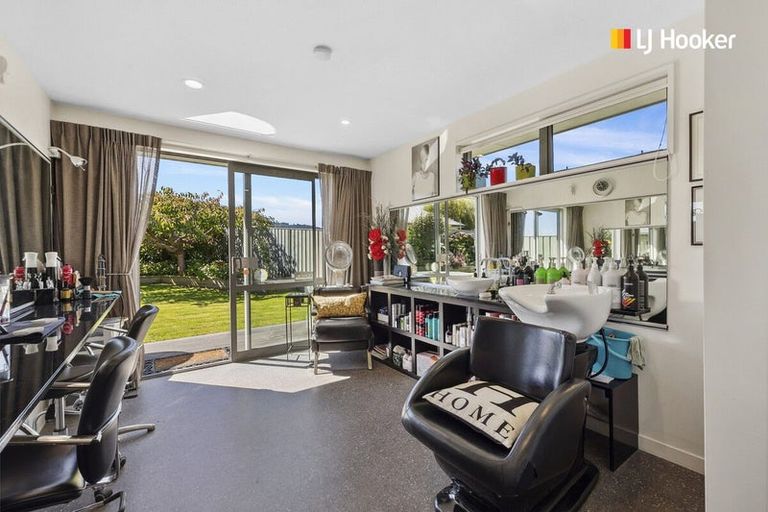 Photo of property in 17 Awa Toru Drive, Fairfield, Dunedin, 9018