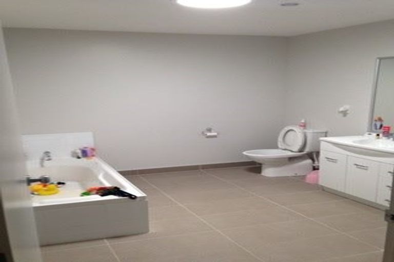 Photo of property in 110 Popokatea Drive, Takanini, 2112