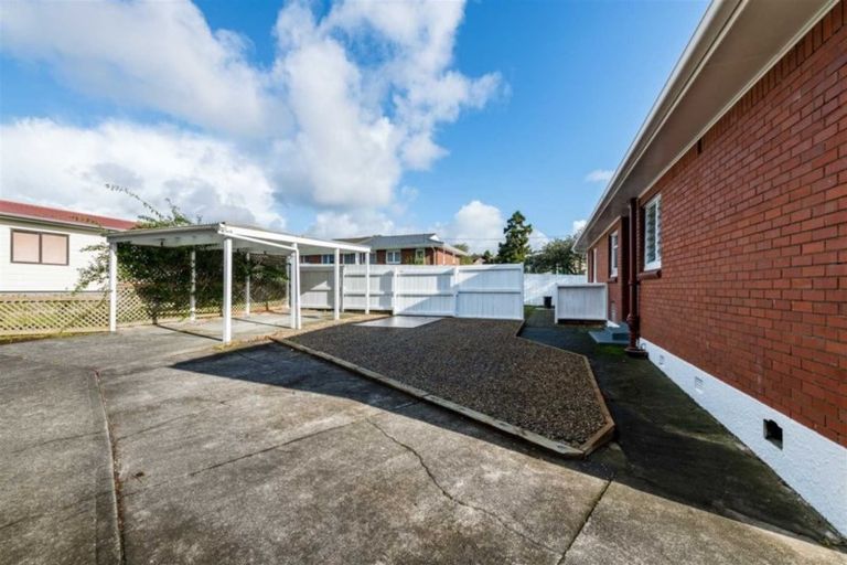 Photo of property in 1/20 Miro Street, New Lynn, Auckland, 0600