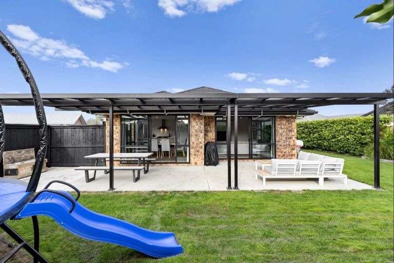 Photo of property in 31 Chestnut Close, Kelvin Grove, Palmerston North, 4414