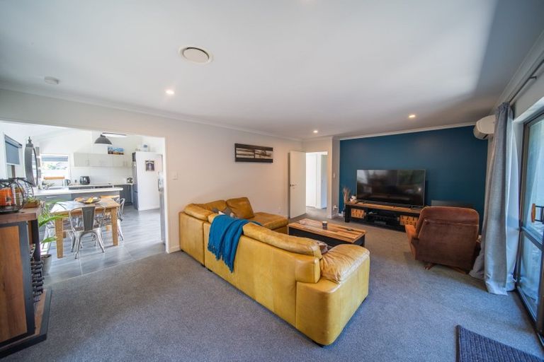 Photo of property in 81 Waratah Street, Avondale, Christchurch, 8061