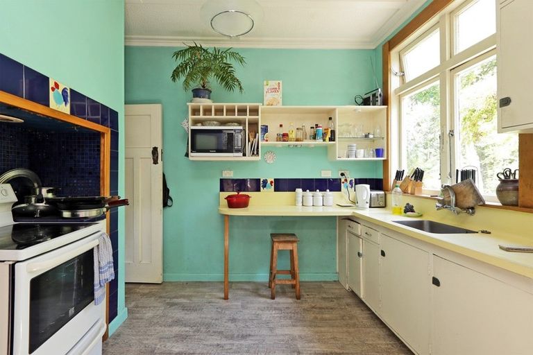 Photo of property in 2 Convent Road, Bluff Hill, Napier, 4110