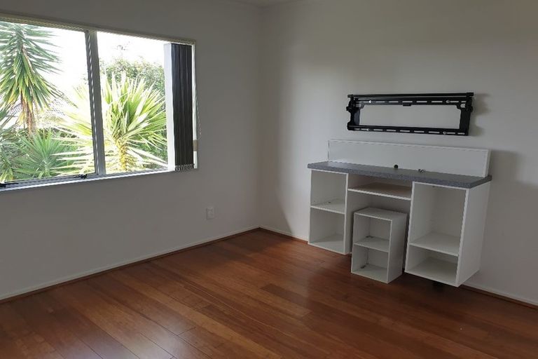 Photo of property in 2/171 Bruce Mclaren Road, Henderson, Auckland, 0612