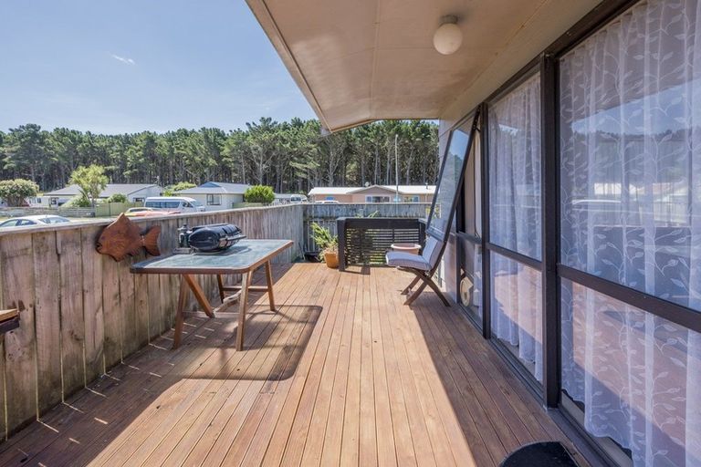 Photo of property in 16 Cousins Avenue East, Foxton Beach, Foxton, 4815