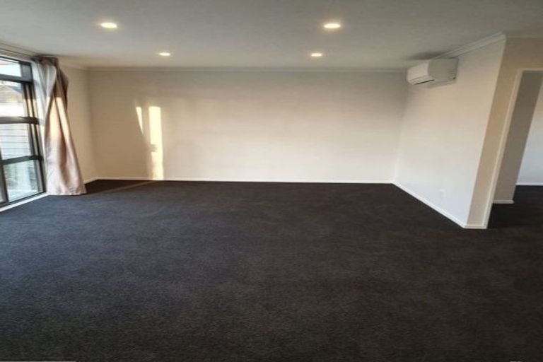 Photo of property in 46 Exeter Crescent, Takaro, Palmerston North, 4412