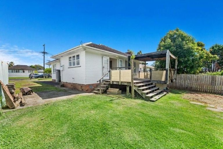 Photo of property in 62 Waipani Road, Te Atatu Peninsula, Auckland, 0610